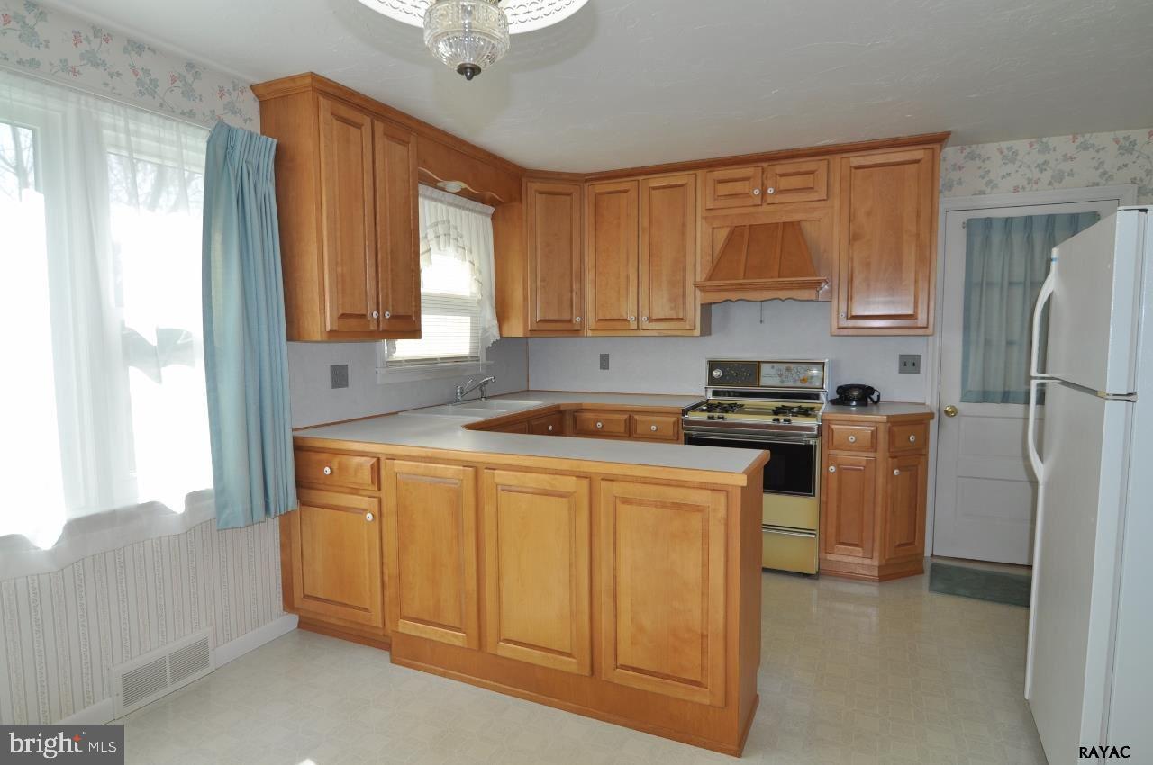4082 Old Orchard Road York, PA 17402 - Photo 4 of 12 Gallery Image 4