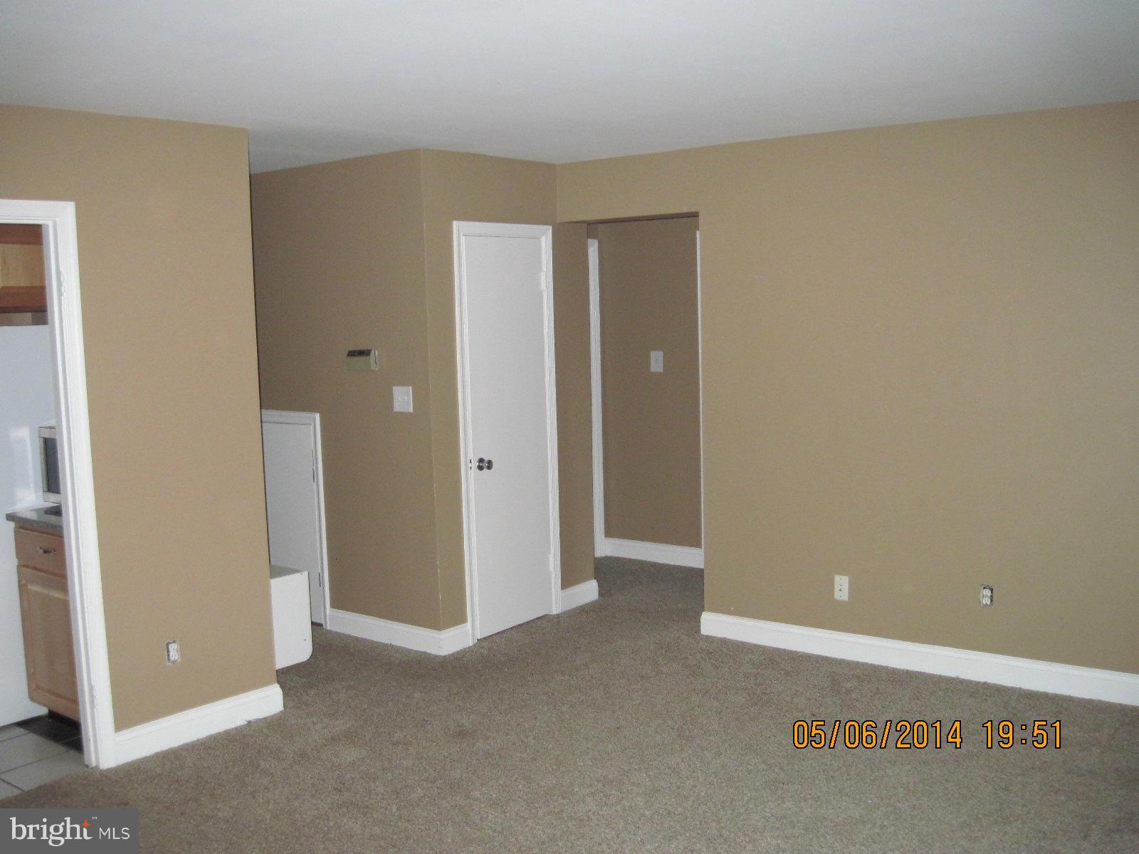 2242 Southgate Square Reston, VA 20191 - Photo 8 of 26 Living Room