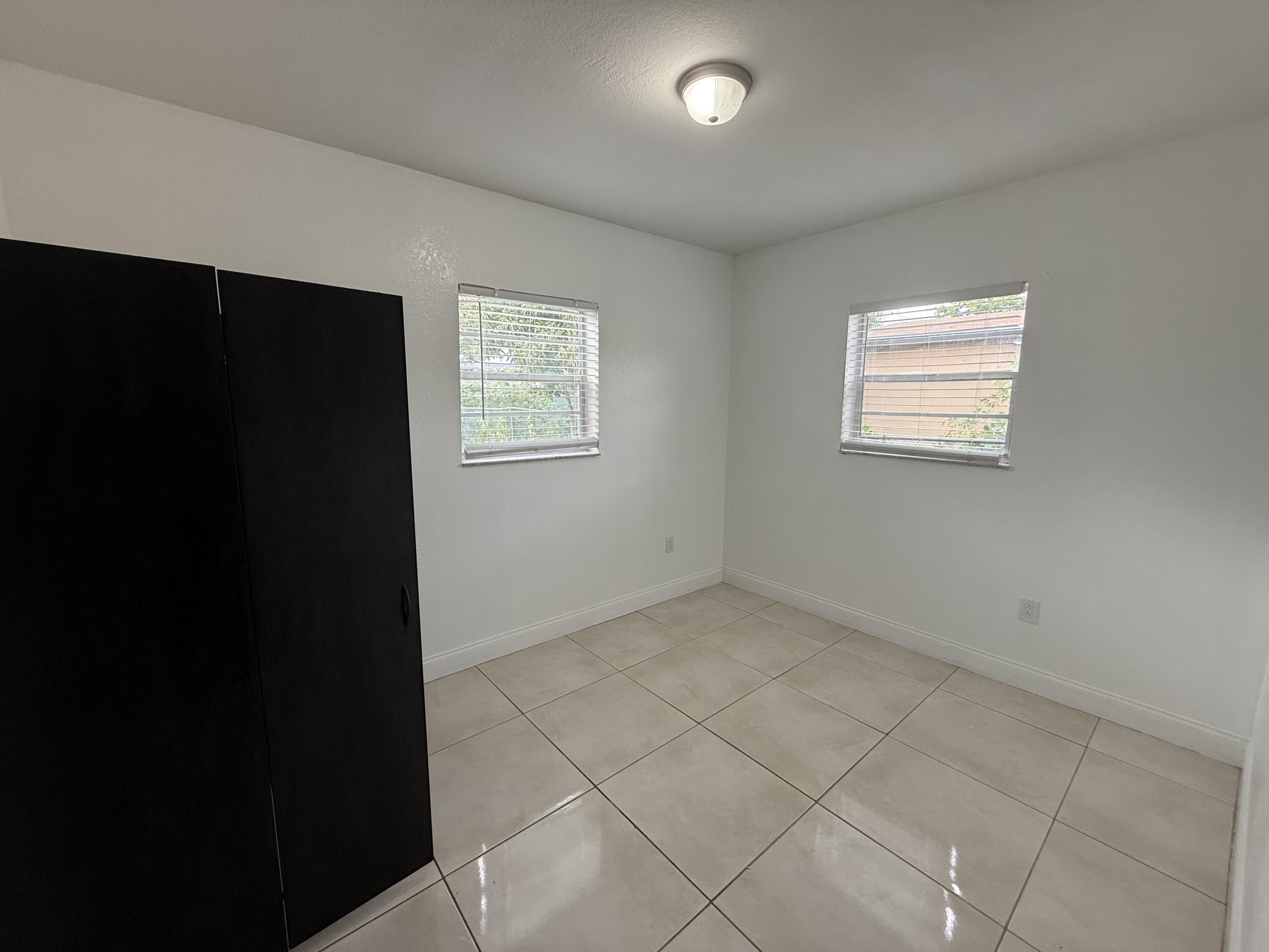 310 Washington Avenue Delray Beach, FL 33444 - Photo 6 of 16 an empty room with windows