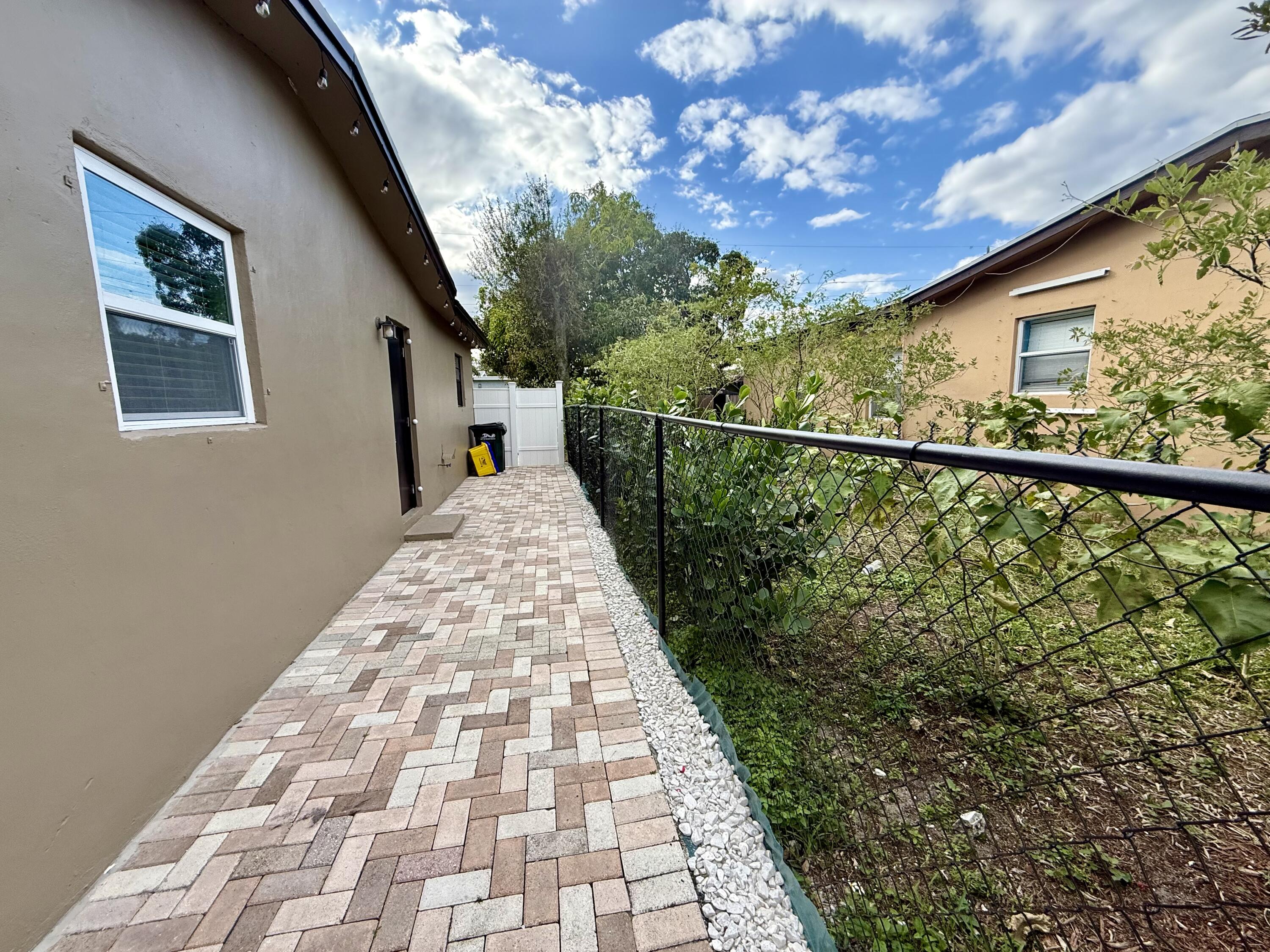 310 Washington Avenue Delray Beach, FL 33444 - Photo 9 of 16 a view of balcony with wooden floor