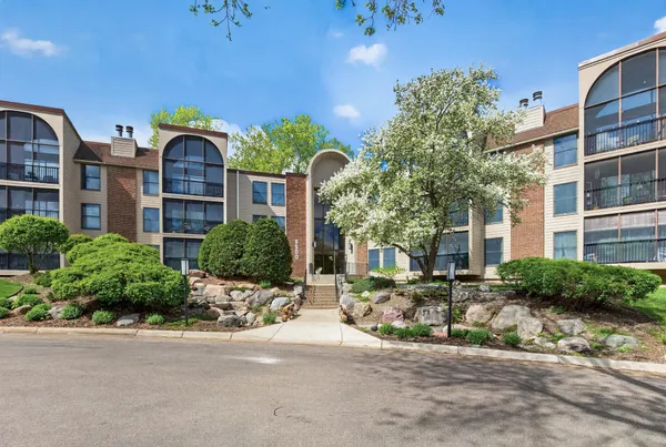 $225,000 | 9500 Collegeview Road, Unit 112, Bloomington, MN 55437