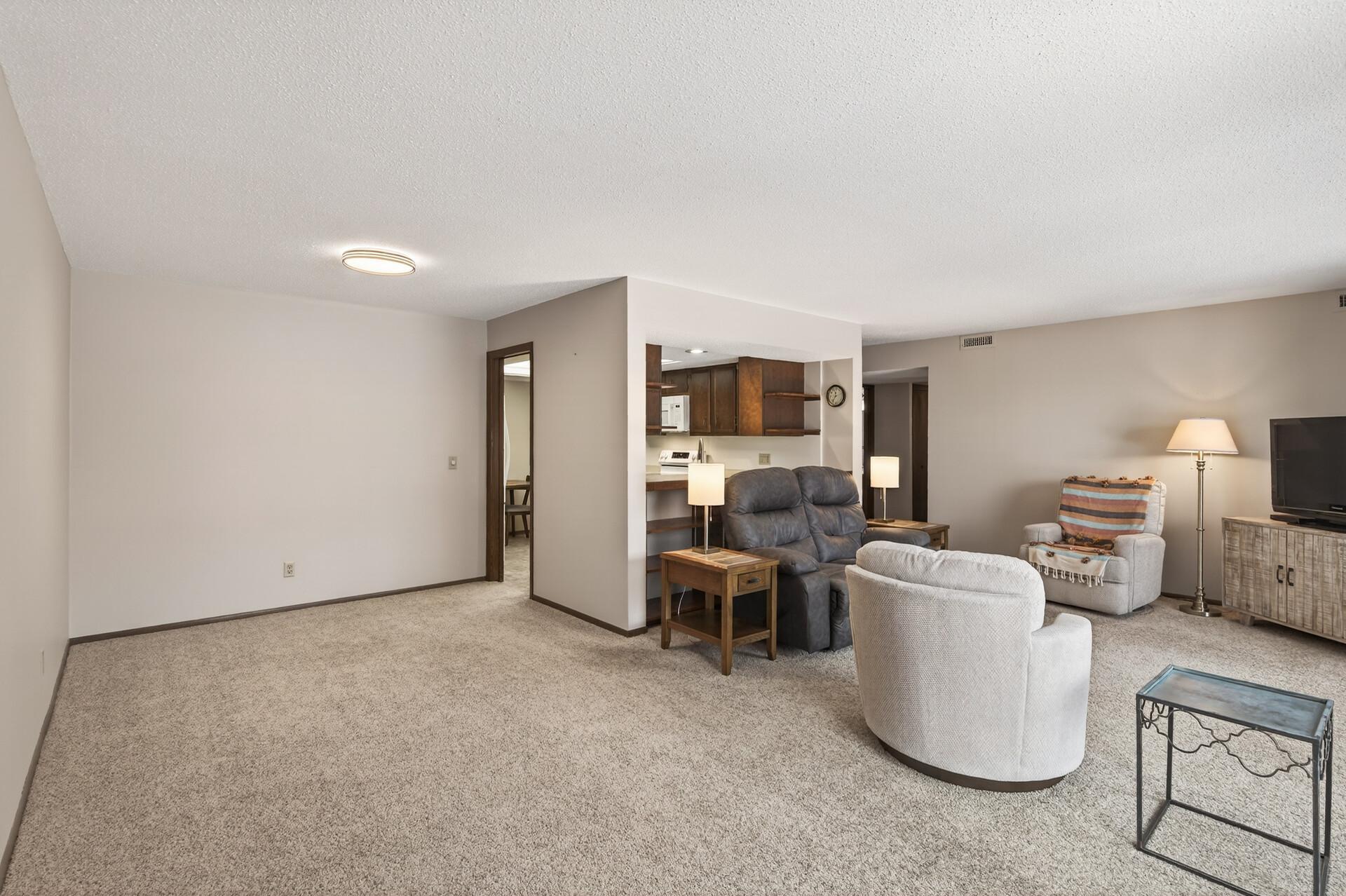 9500 Collegeview Road, Unit 112 Bloomington, MN 55437 - Photo 3 of 33
