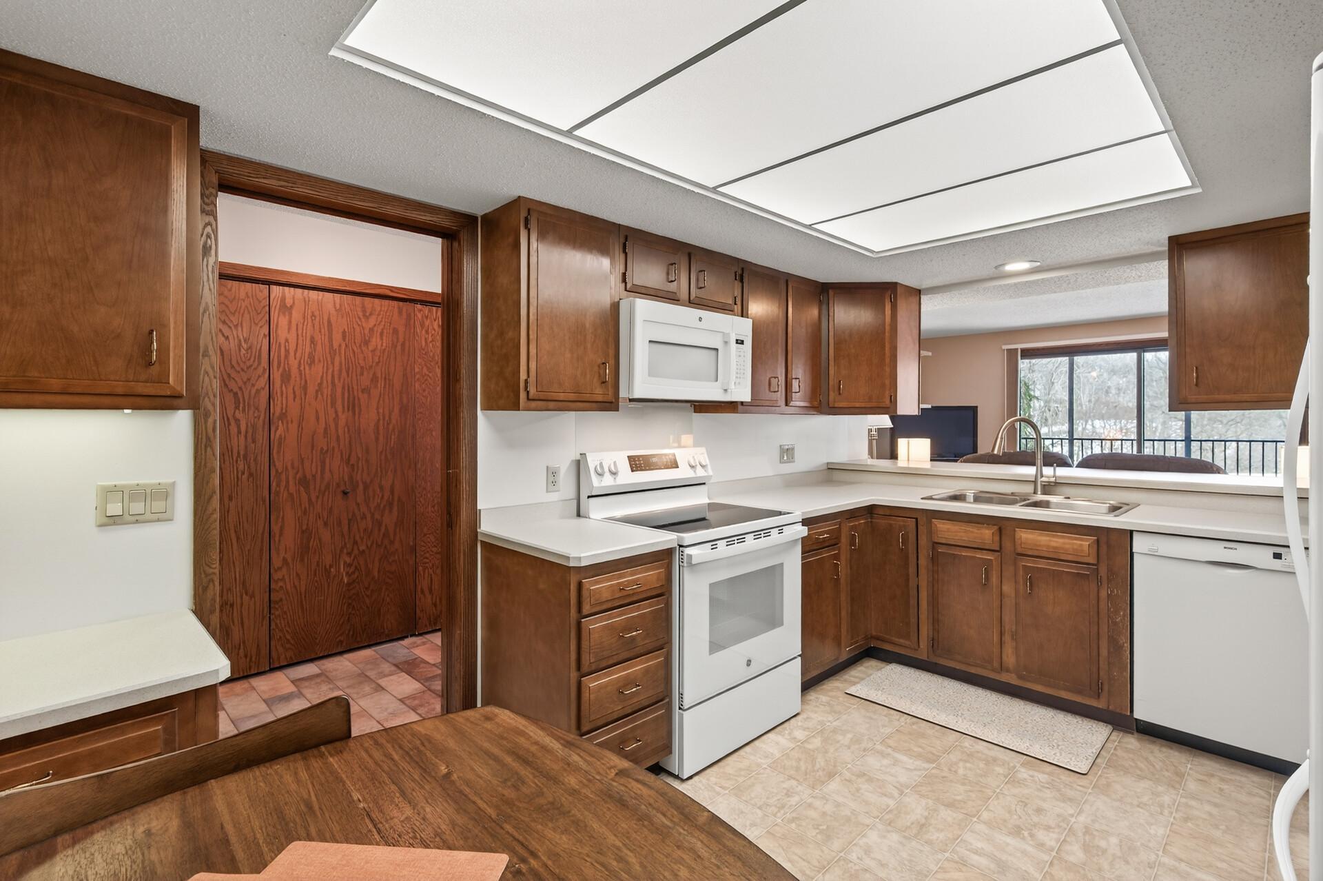 9500 Collegeview Road, Unit 112 Bloomington, MN 55437 - Photo 10 of 27