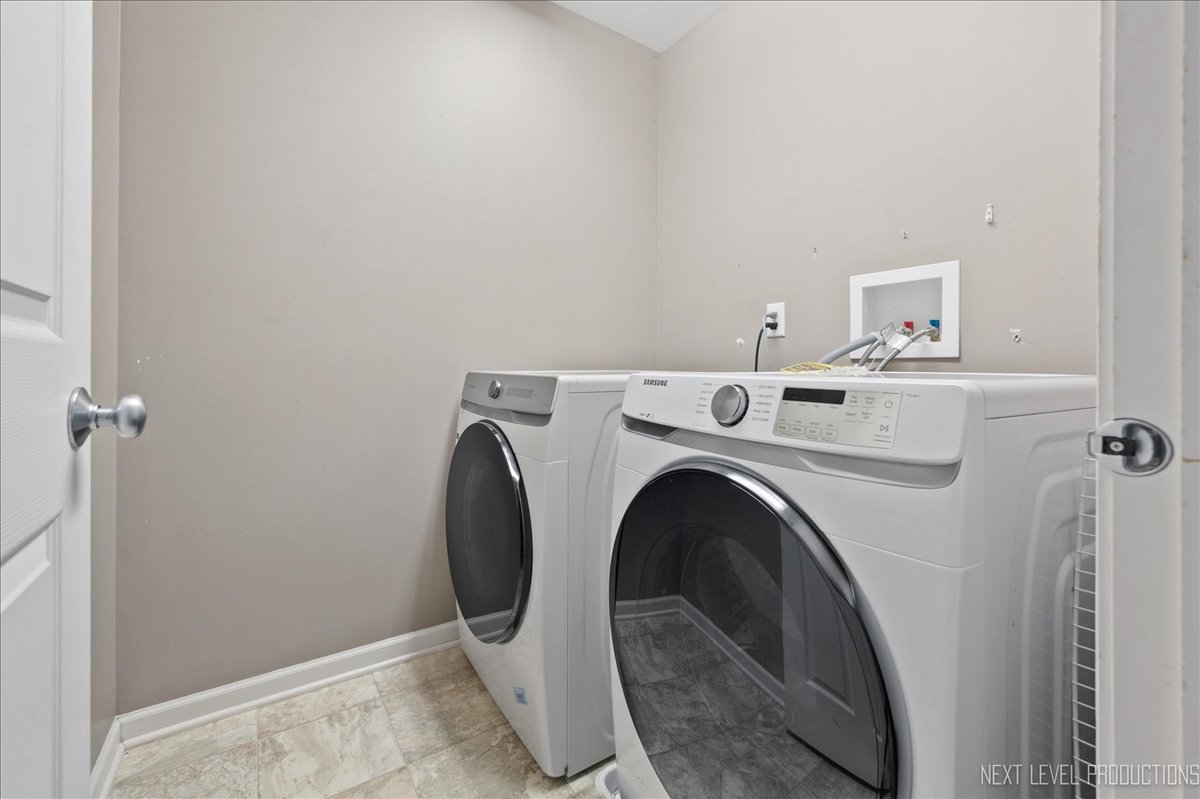 442 Windett Ridge Road Yorkville, IL 60560 - Photo 31 of 43 a utility room with dryer and washer
