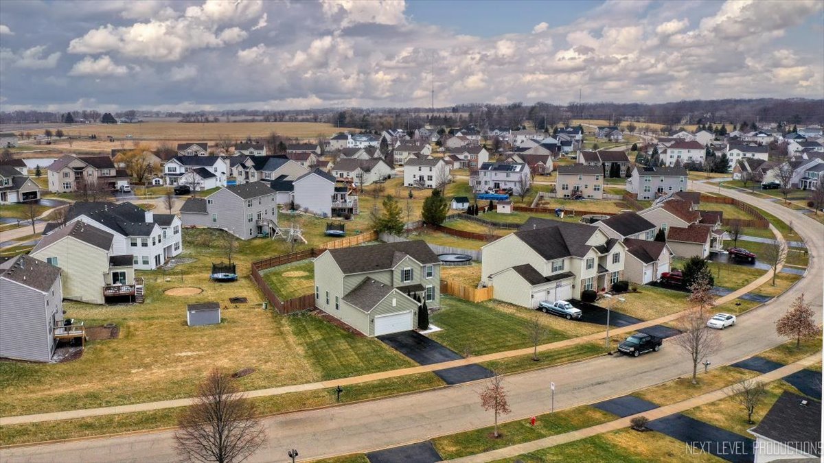442 Windett Ridge Road Yorkville, IL 60560 - Photo 5 of 43 an aerial view of a yard
