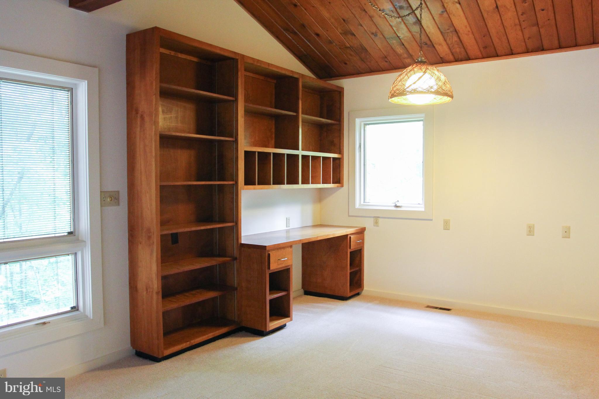 141 Sandy Ridge Road Fredericksburg, VA 22405 - Photo 14 of 26 Built-in shelves and desk