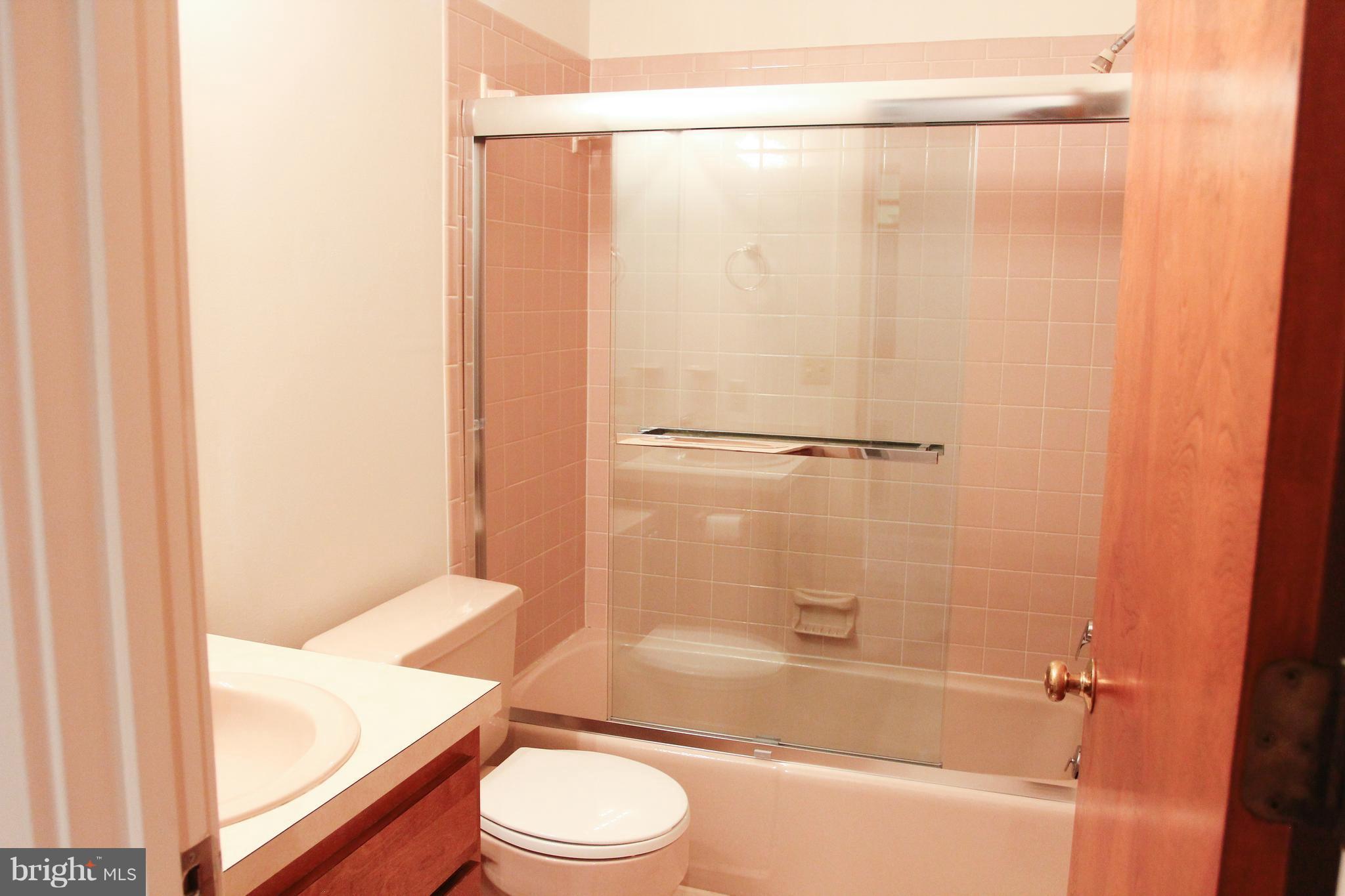 141 Sandy Ridge Road Fredericksburg, VA 22405 - Photo 15 of 26 Bath