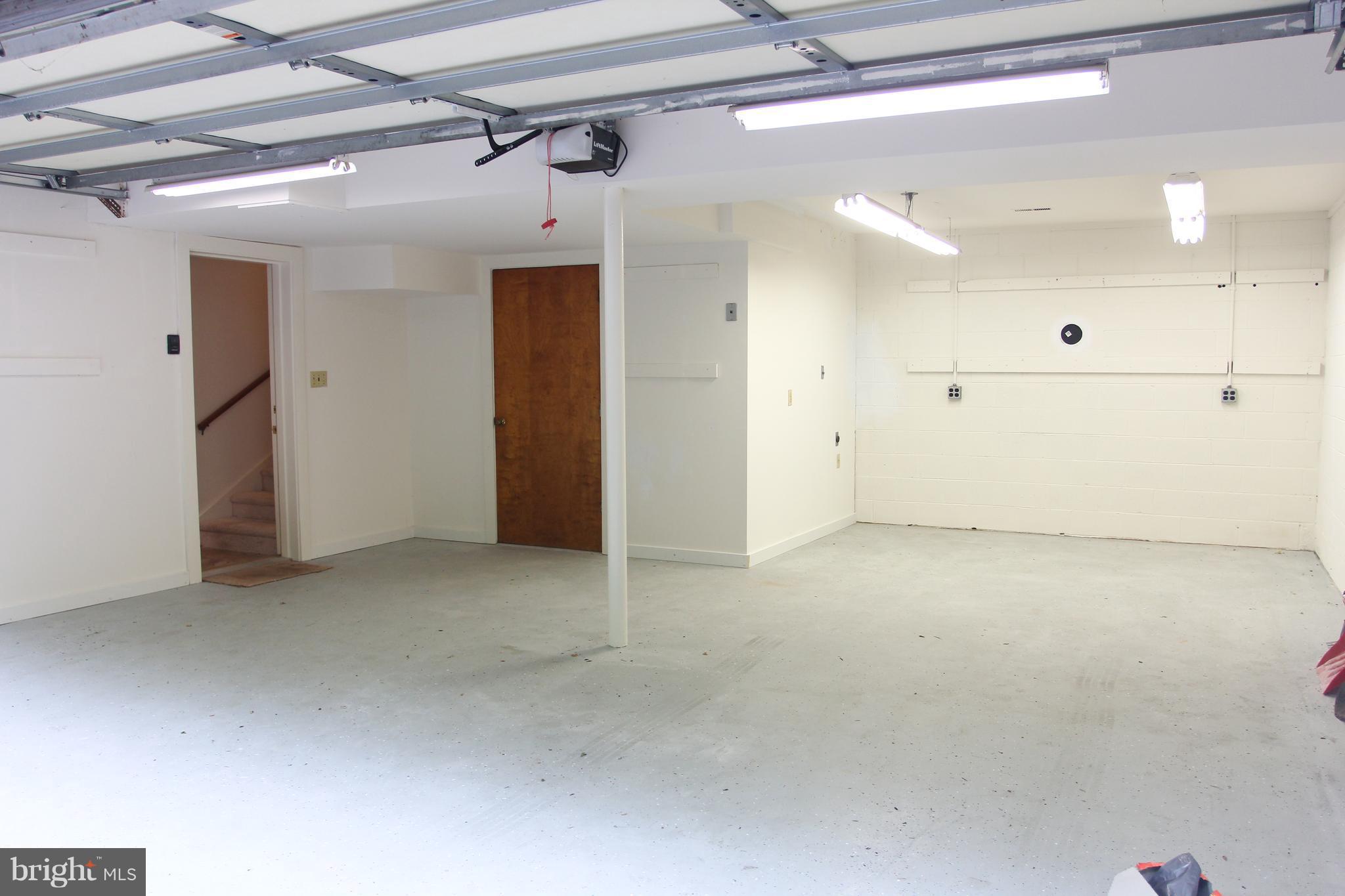 141 Sandy Ridge Road Fredericksburg, VA 22405 - Photo 23 of 26 Garage with