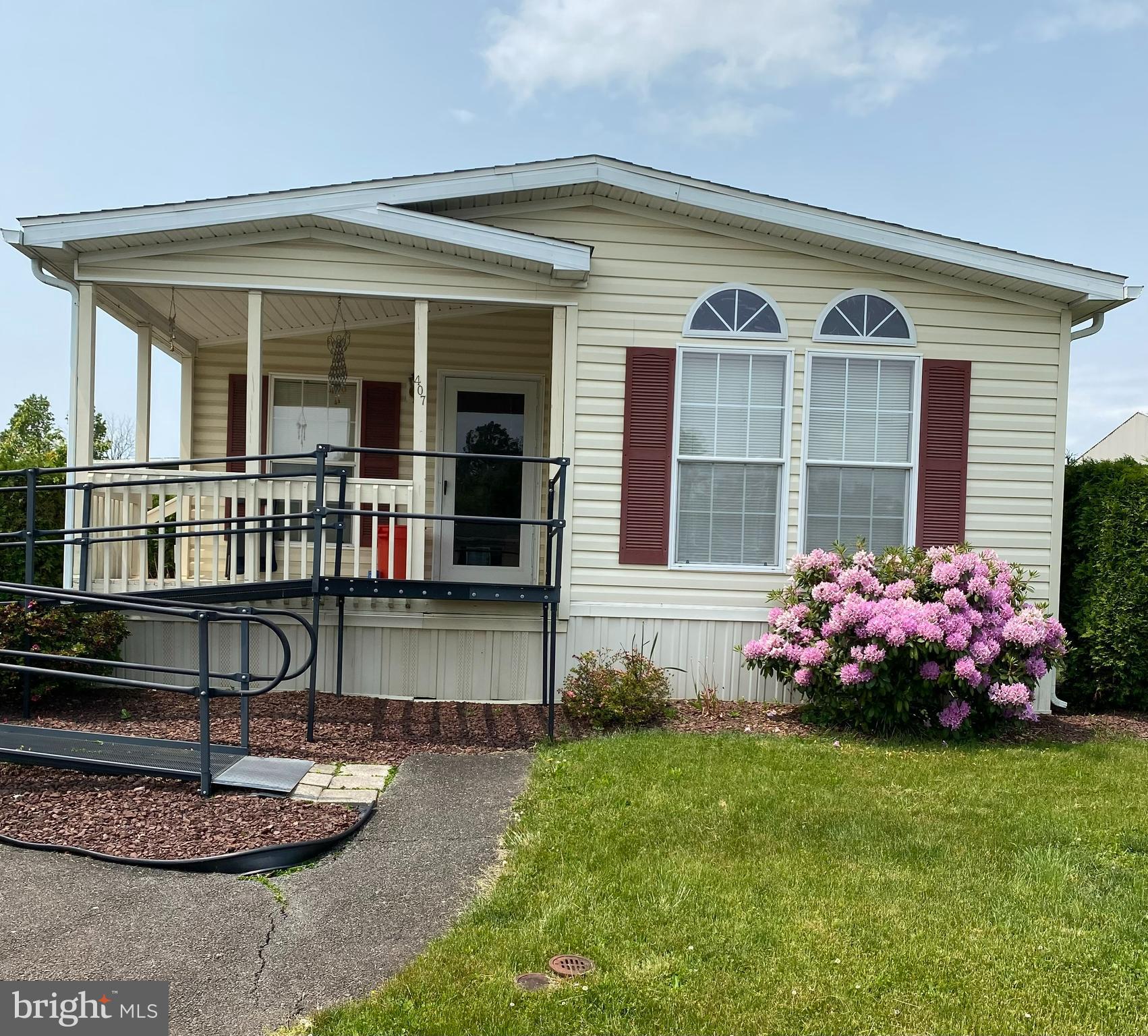 407 Allenbrook Lane Reading, PA 19606 - Photo 1 of 13 Gallery Image 1