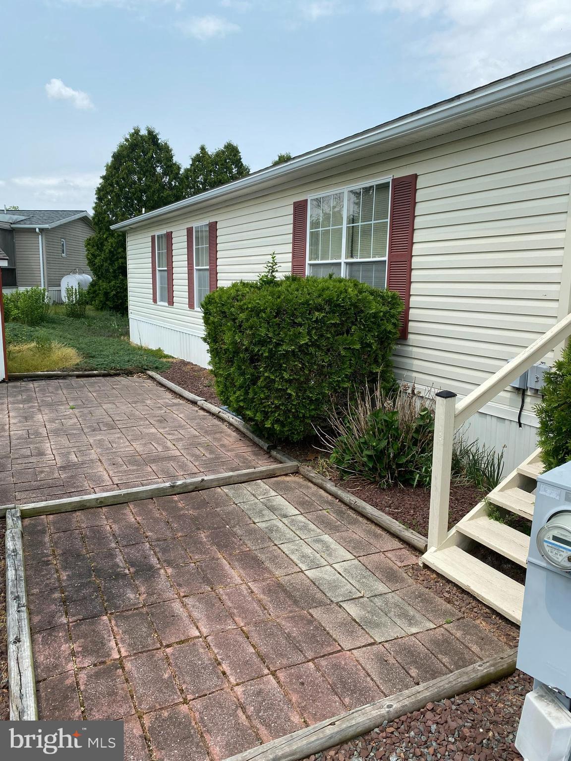 407 Allenbrook Lane Reading, PA 19606 - Photo 3 of 13 Left side of home