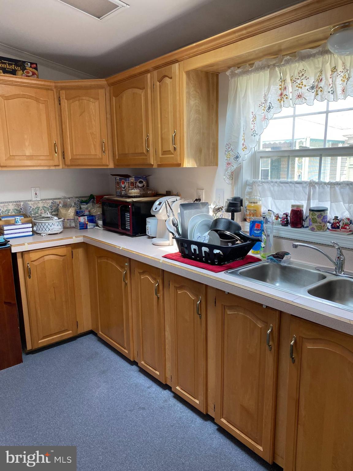 407 Allenbrook Lane Reading, PA 19606 - Photo 8 of 13 Kitchen