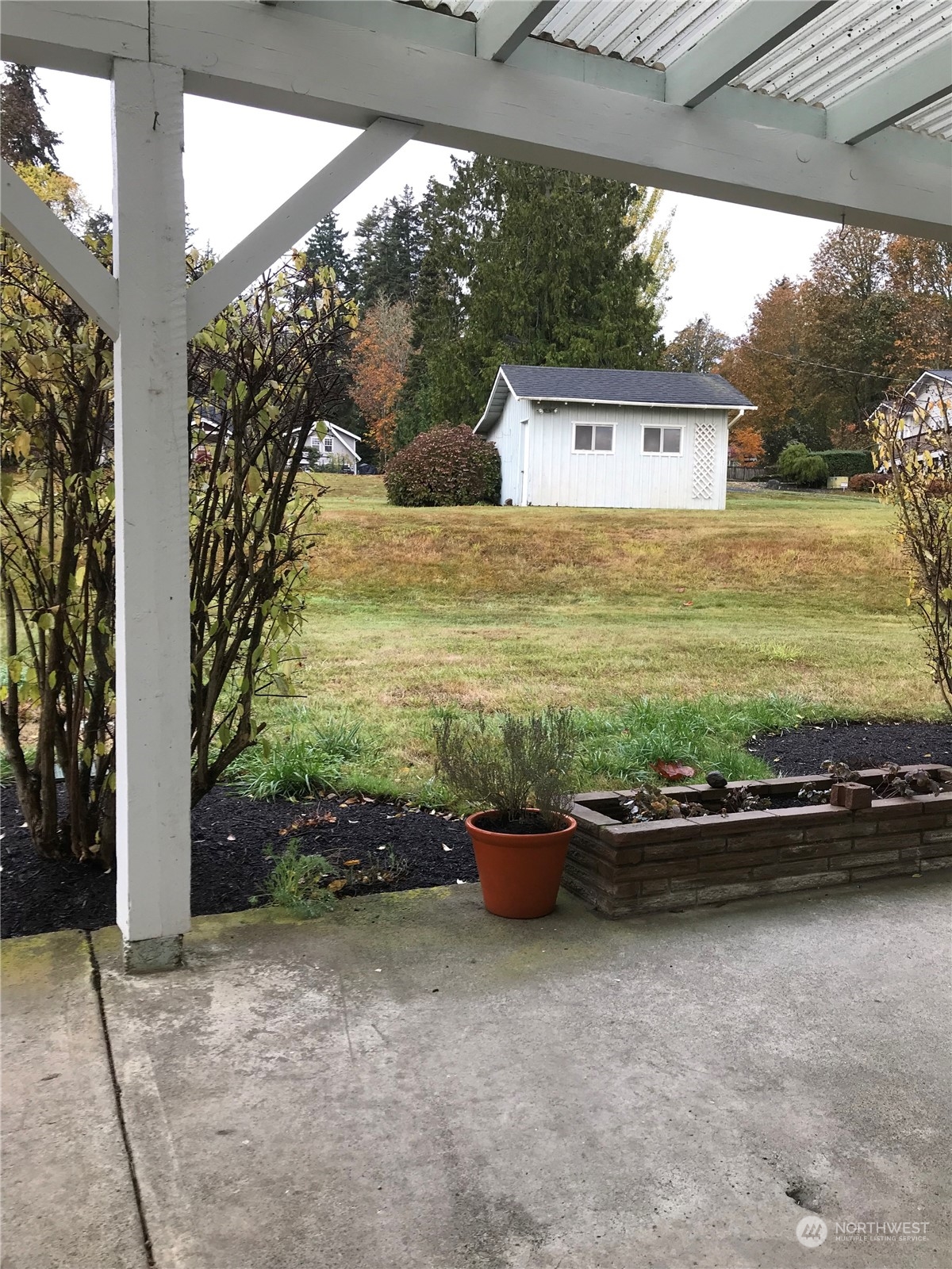 22817 Jefferson Point Road Northeast Kingston, WA 98346 - Photo 14 of 24 a view of a back yard of the house