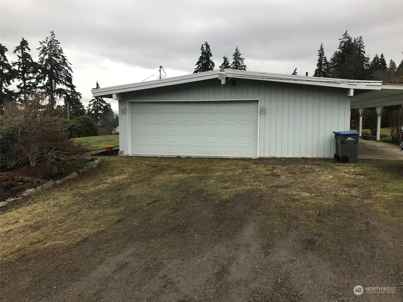 22817 Jefferson Point Road Northeast Kingston, WA 98346 - Photo 19 of 24 a view of a backyard of a house