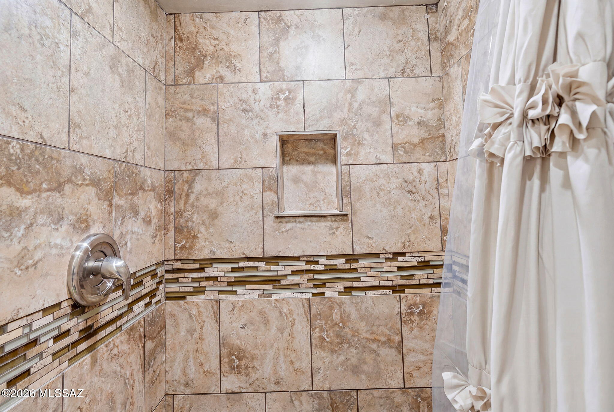 5645 South Caballo Road Tucson, AZ 85746 - Photo 27 of 43 Hall bathroom
