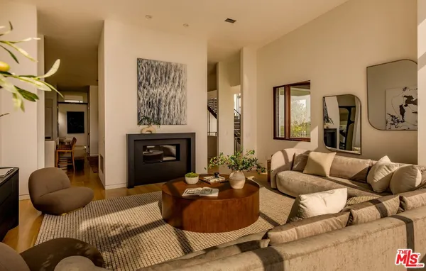 $20,000 | 3218 Maplewood Avenue, Los Angeles, CA 90066