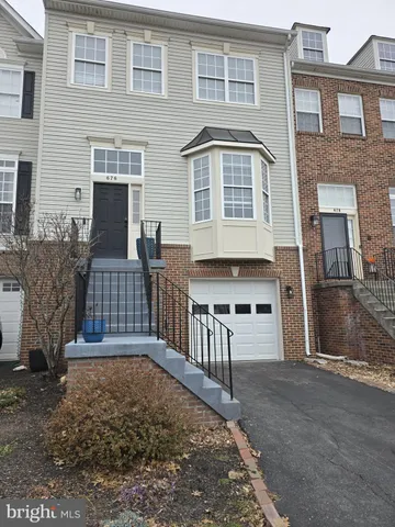 $3,450 | 676 McLeary Square Southeast, Leesburg, VA 20175