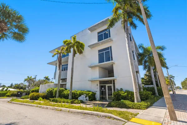 $26,000 | 3330 North Federal Highway, Boynton Beach, FL 33435