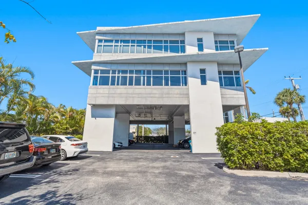 $26,000 | 3330 North Federal Highway, Boynton Beach, FL 33435