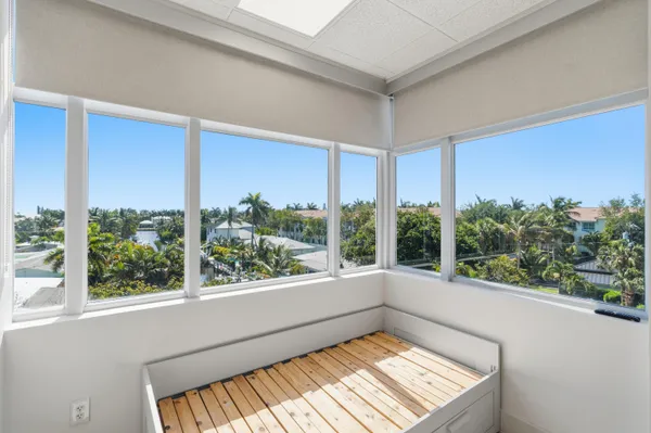 $26,000 | 3330 North Federal Highway, Boynton Beach, FL 33435