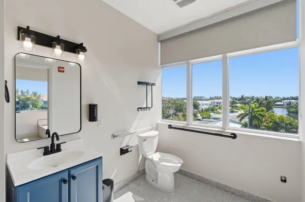 $26,000 | 3330 North Federal Highway, Boynton Beach, FL 33435
