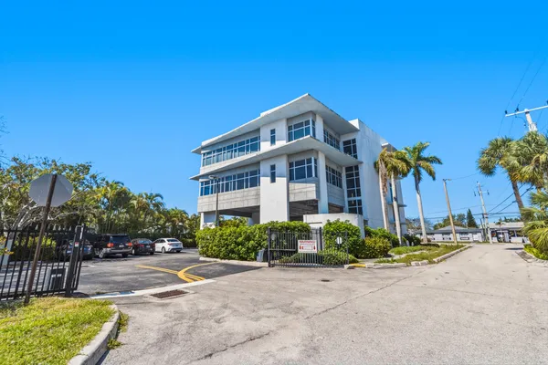 $26,000 | 3330 North Federal Highway, Boynton Beach, FL 33435