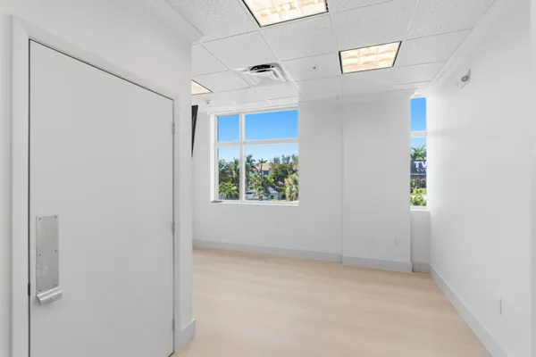 $26,000 | 3330 North Federal Highway, Boynton Beach, FL 33435