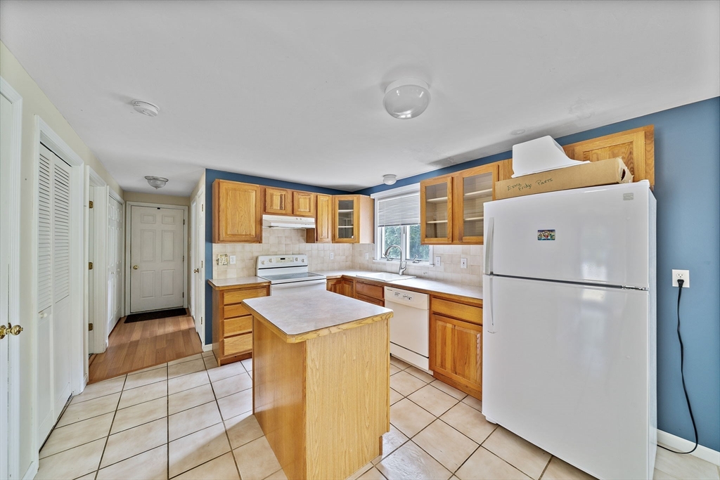 982 Point Road Marion, MA 02738 - Photo 4 of 40 Gallery Image 4