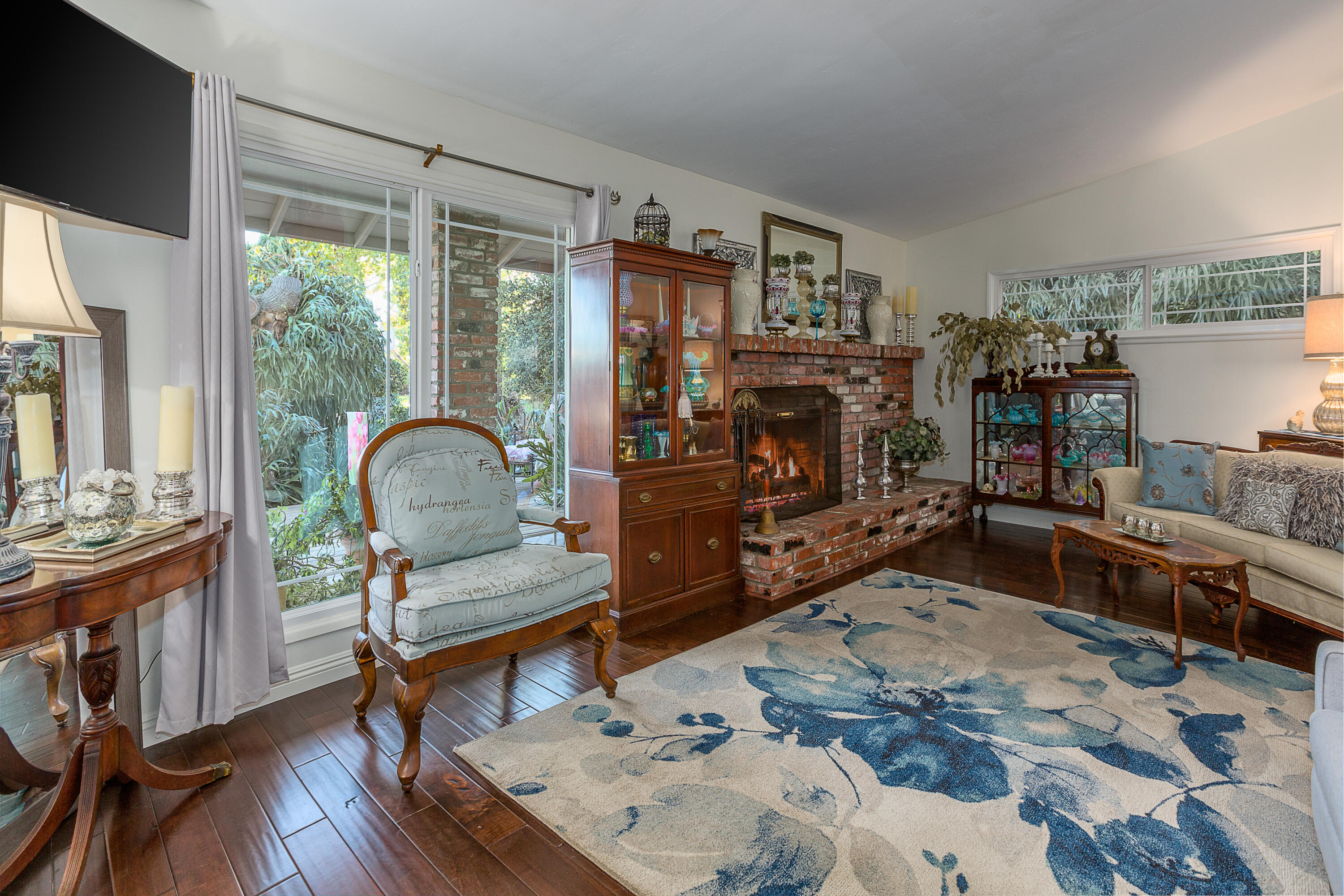 5872 Stow Canyon Road Goleta, CA 93117 - Photo 9 of 29 Living Room