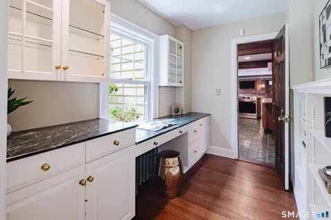 $2,395,000 | 3 Holmewood Lane, New Canaan, CT 06840