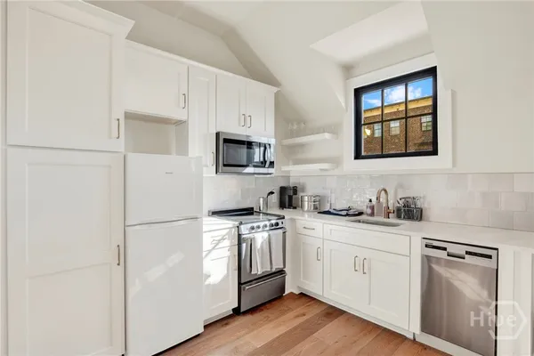 $2,050 | 408 Geo Meyer Avenue, Unit CARRIAGE HOUSE, Savannah, GA 31401
