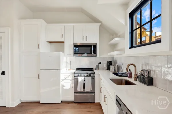 $2,050 | 408 Geo Meyer Avenue, Unit CARRIAGE HOUSE, Savannah, GA 31401