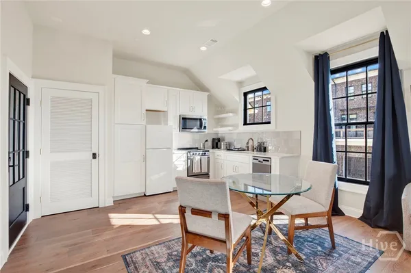 $2,050 | 408 Geo Meyer Avenue, Unit CARRIAGE HOUSE, Savannah, GA 31401