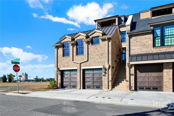 $2,050 | 408 Geo Meyer Avenue, Unit CARRIAGE HOUSE, Savannah, GA 31401