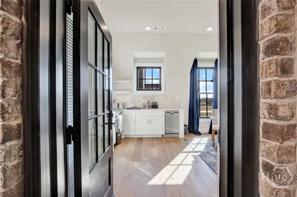 $2,050 | 408 Geo Meyer Avenue, Unit CARRIAGE HOUSE, Savannah, GA 31401
