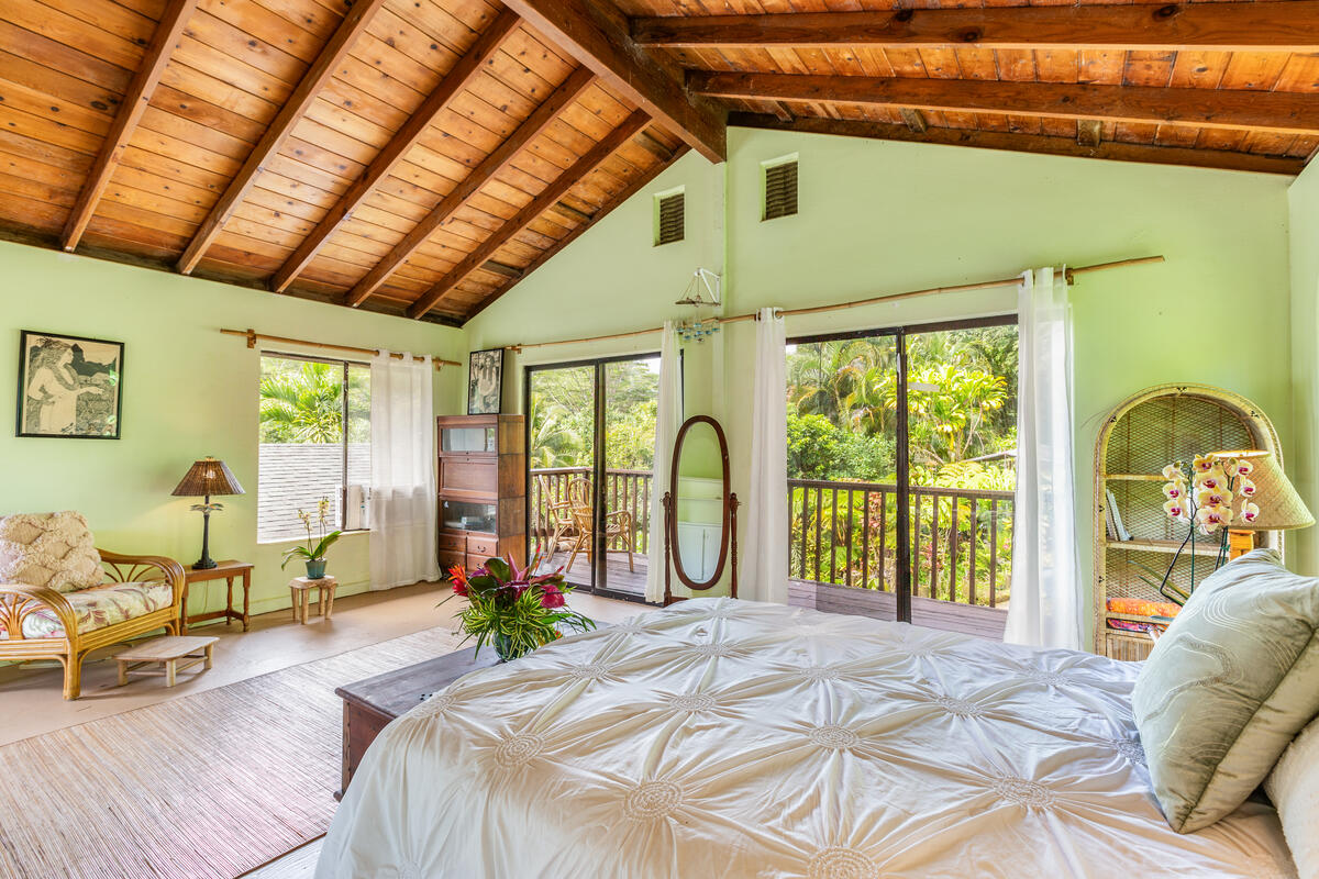 4867 Wainiha Powerhouse Road Hanalei, HI 96714 - Photo 13 of 26 a bed sitting in a spacious bedroom next to a window