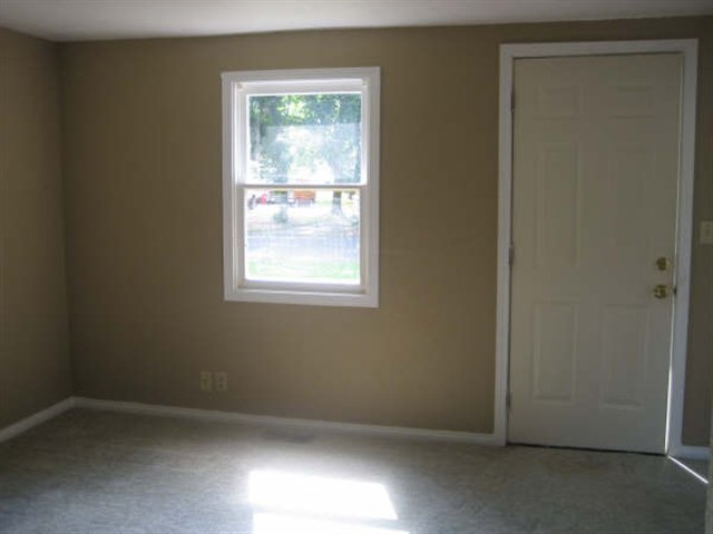 2912 North Ella Road Spokane, WA 99212 - Photo 2 of 9