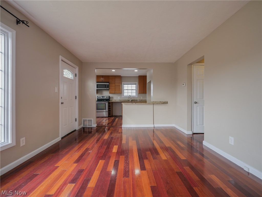 3729 Menlo Road Cleveland, OH 44120 - Photo 6 of 33