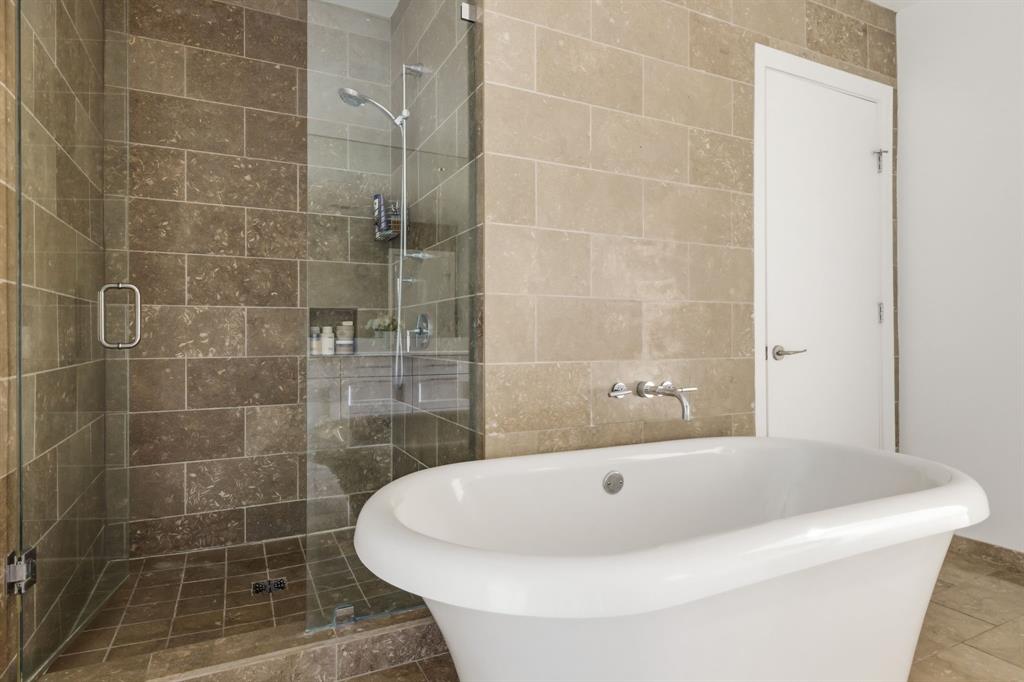 5656 North Central Expressway, Unit 801 Dallas, TX 75206 - Photo 15 of 26 a bathroom with a bathtub