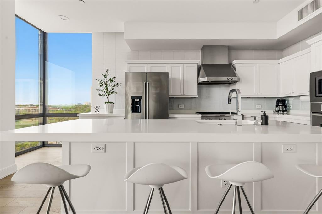 5656 North Central Expressway, Unit 801 Dallas, TX 75206 - Photo 6 of 26 a kitchen with stainless steel appliances a sink and a cabinets
