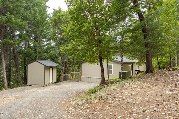 $349,950 | 308 Limpy Creek Road, Grants Pass, OR 97527