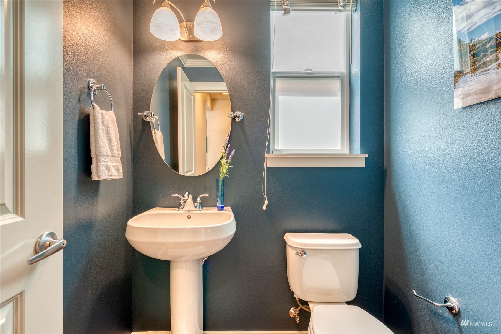 569 Alpine Ridge Place Northwest Issaquah, WA 98027 - Photo 16 of 35 a bathroom with a toilet sink and mirror