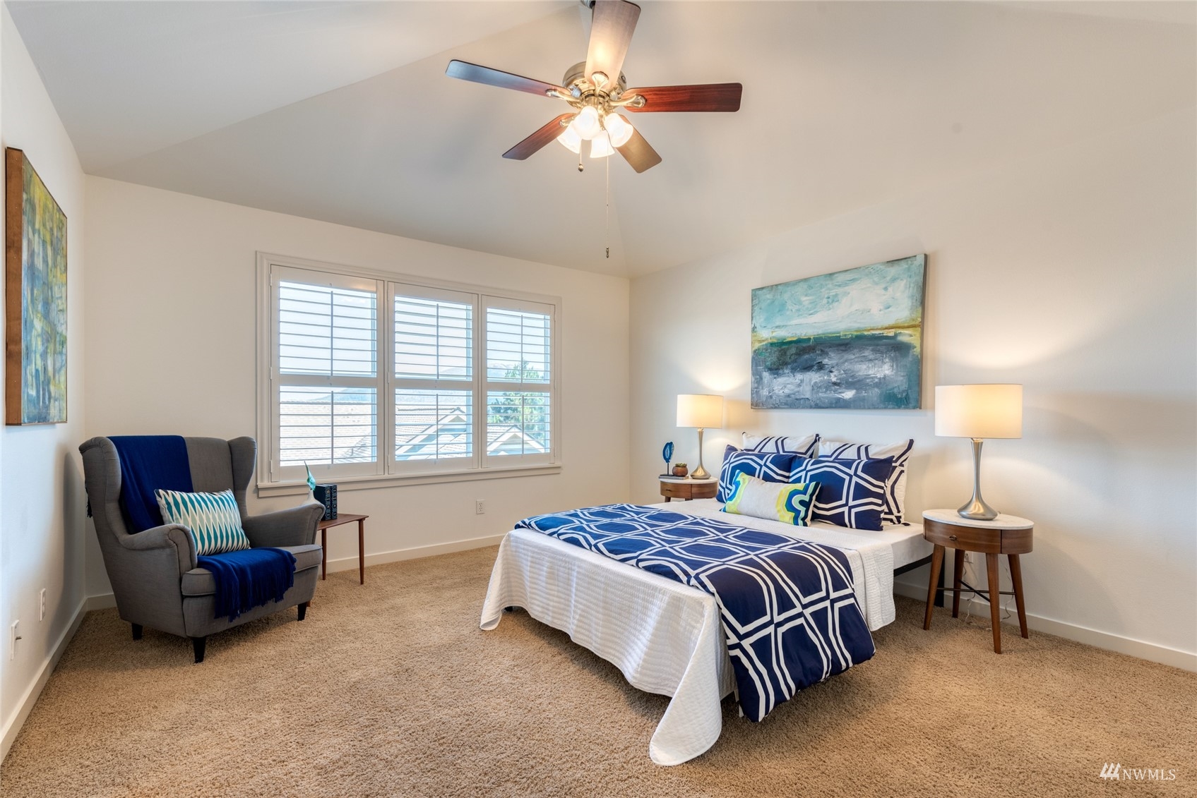 569 Alpine Ridge Place Northwest Issaquah, WA 98027 - Photo 17 of 35 a bedroom with a bed a couch and a chandelier
