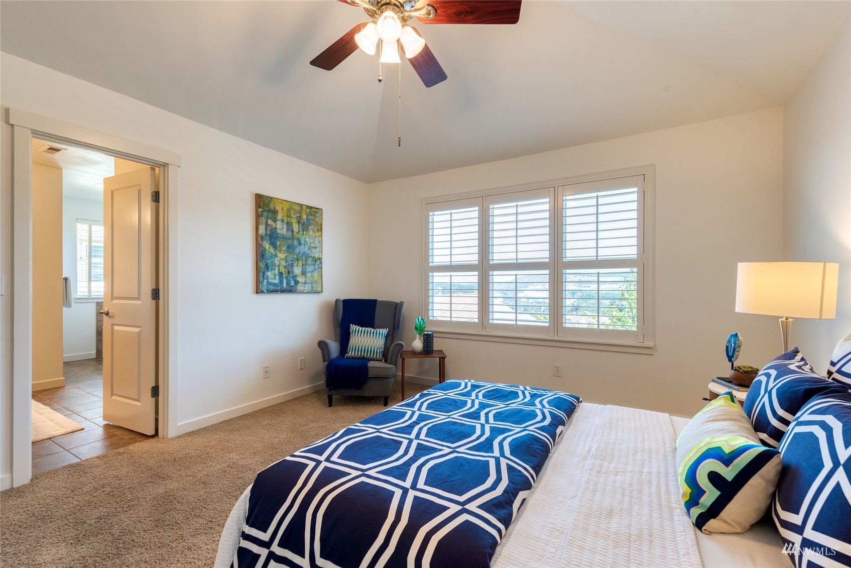 569 Alpine Ridge Place Northwest Issaquah, WA 98027 - Photo 18 of 35 a bedroom with a bed and a chandelier