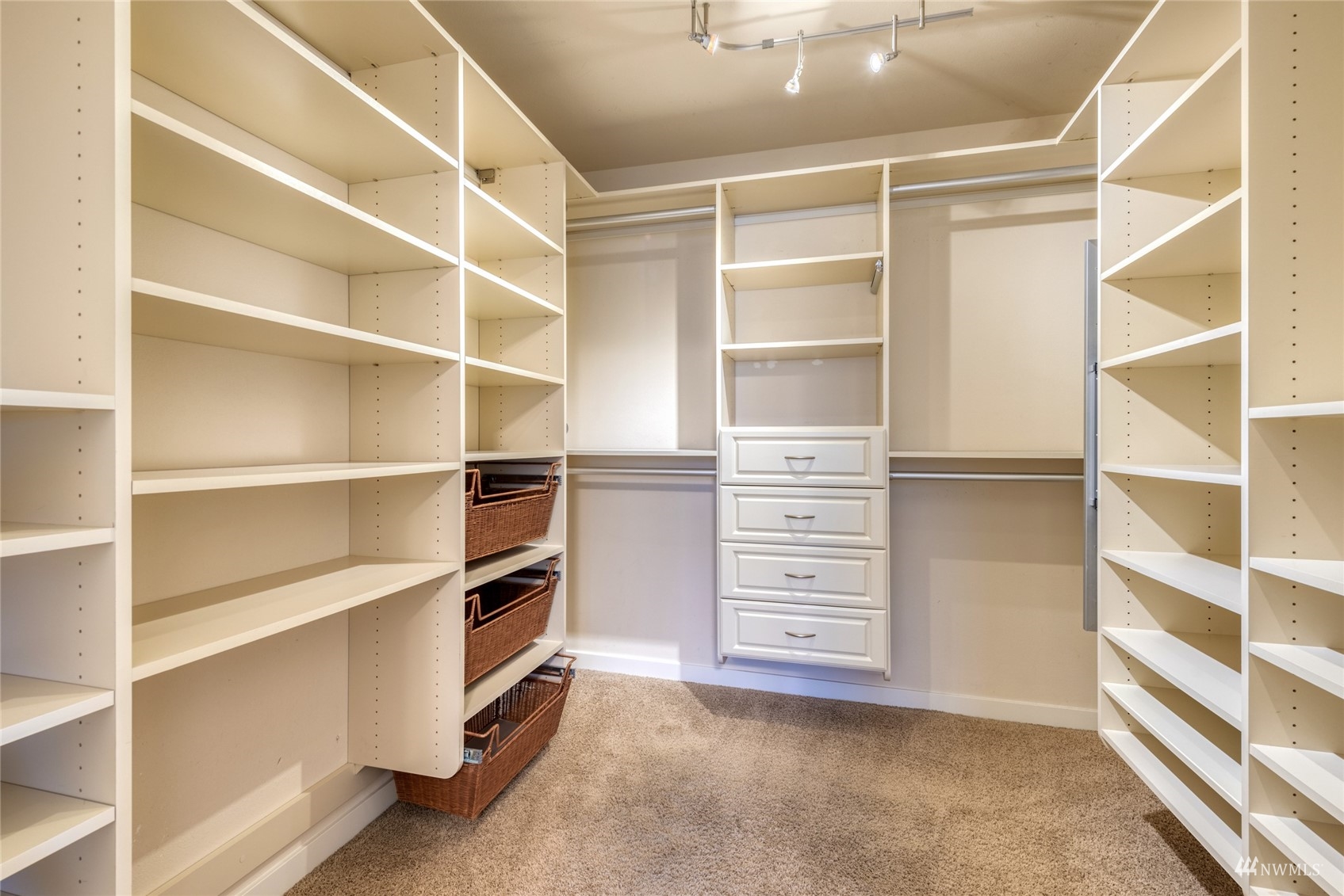 569 Alpine Ridge Place Northwest Issaquah, WA 98027 - Photo 19 of 35 a view of walk in closet with empty racks