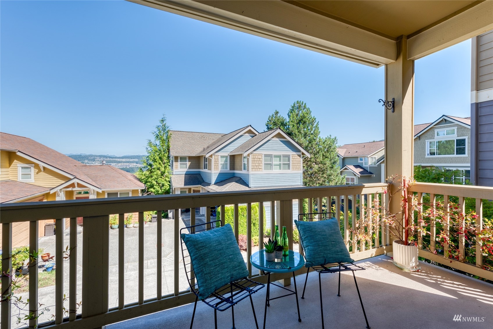 569 Alpine Ridge Place Northwest Issaquah, WA 98027 - Photo 26 of 35 a view of a chair and table in the balcony