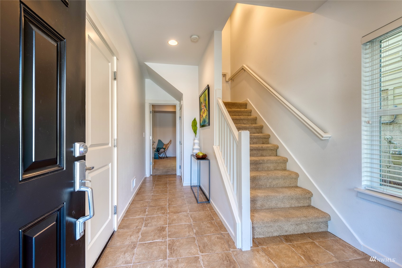 569 Alpine Ridge Place Northwest Issaquah, WA 98027 - Photo 3 of 35 a view of a hallway with wooden floor and staircase