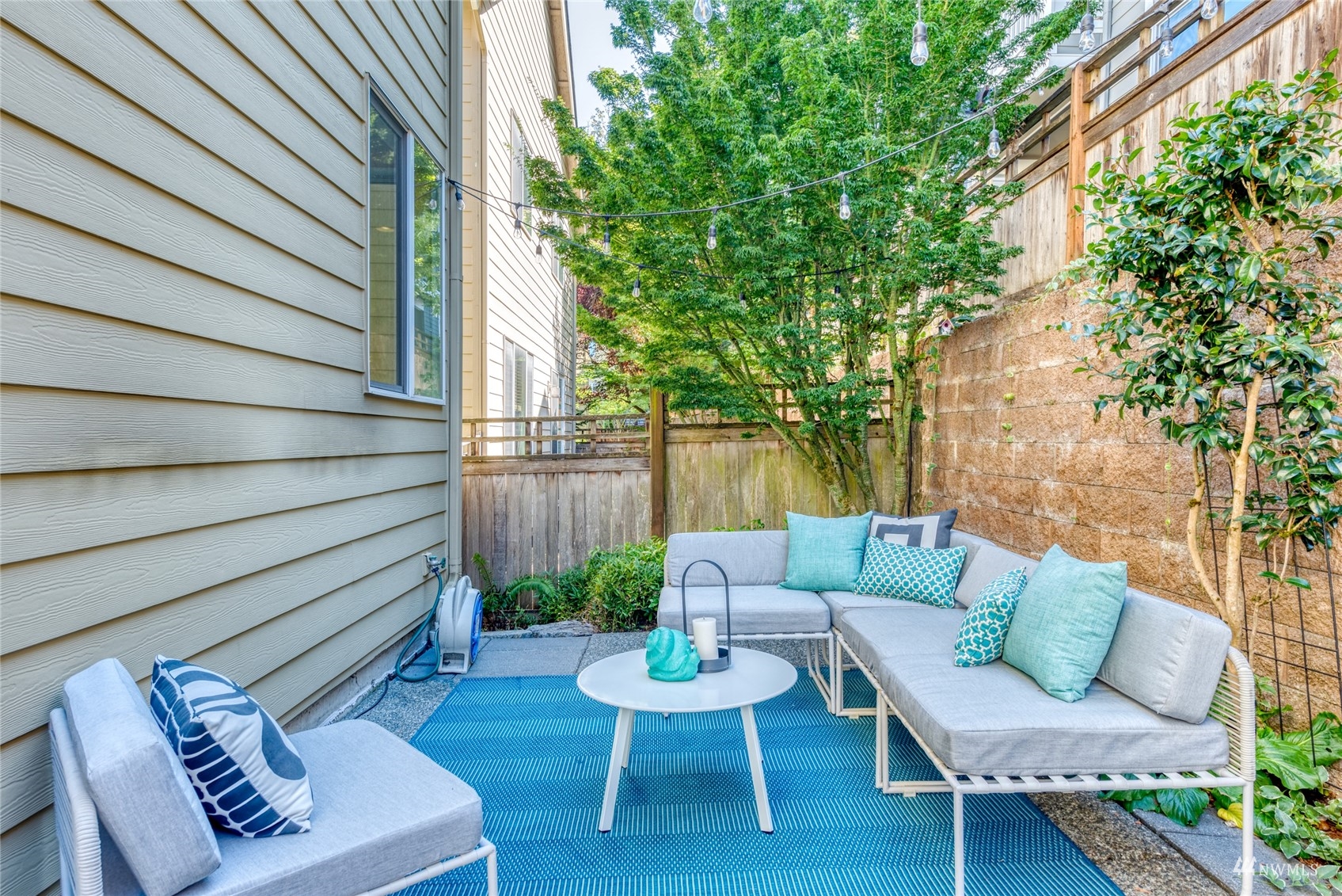 569 Alpine Ridge Place Northwest Issaquah, WA 98027 - Photo 31 of 35 a outdoor space with patio the couches and a potted plant with the view of garden
