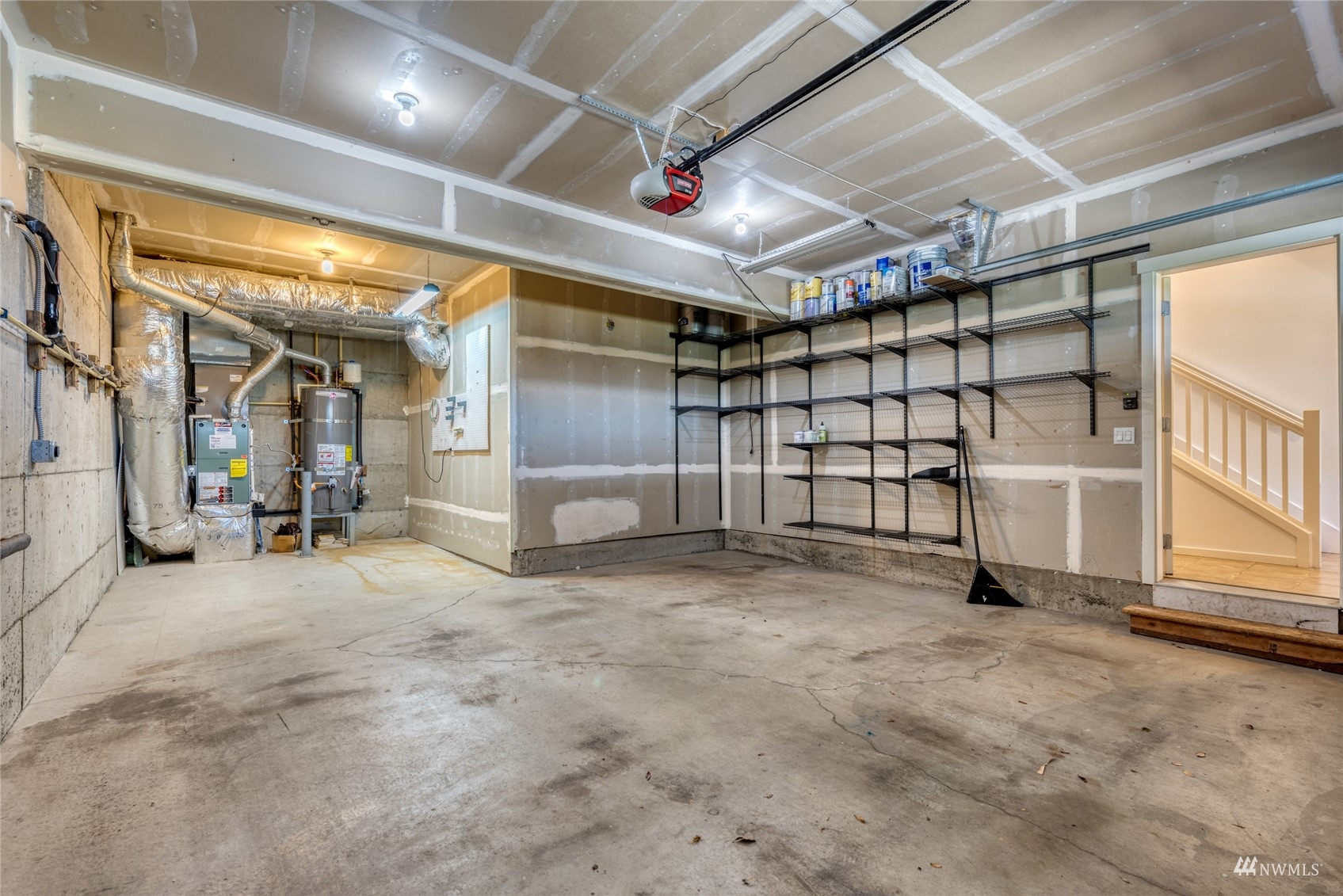 569 Alpine Ridge Place Northwest Issaquah, WA 98027 - Photo 35 of 35 a view of a garage