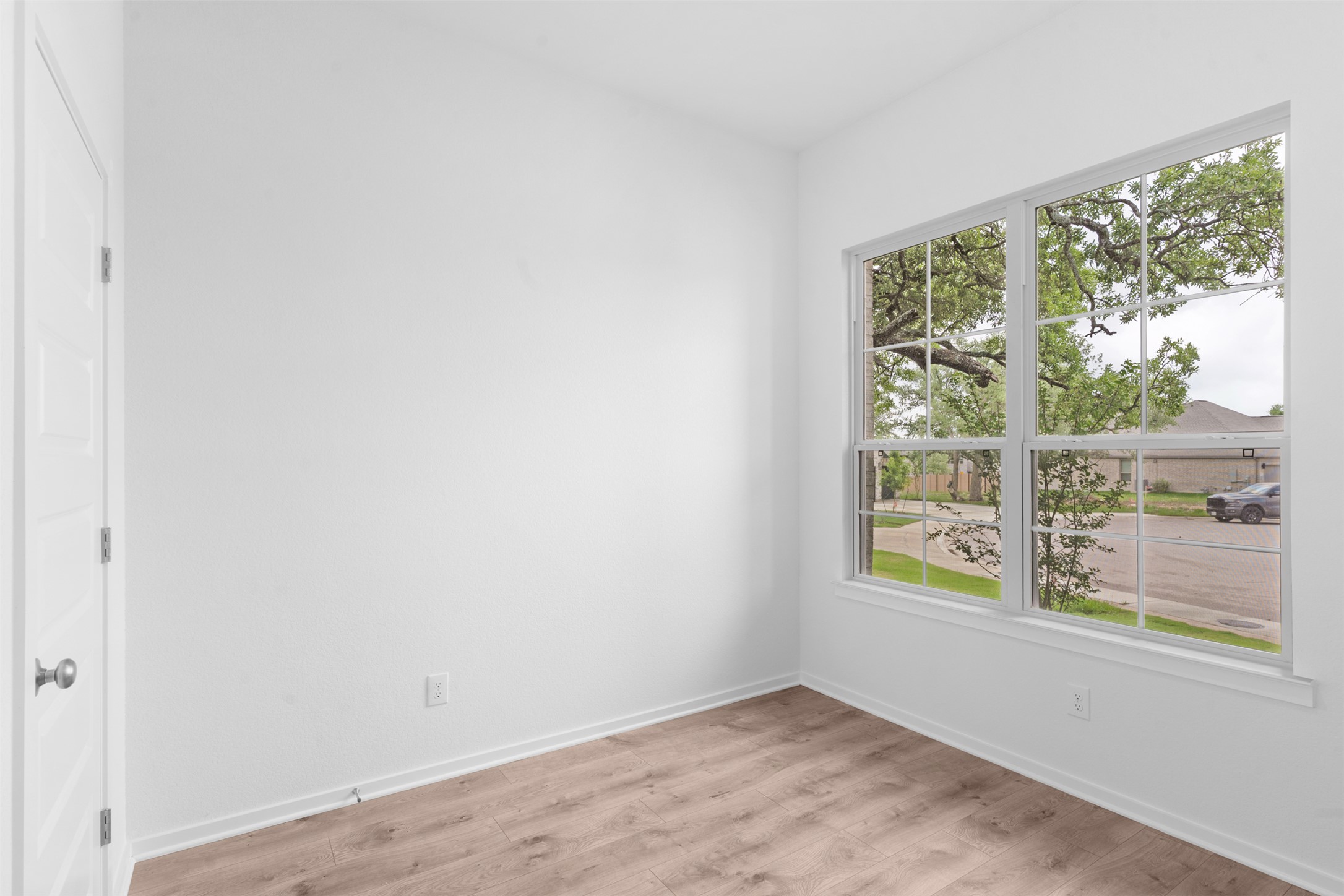 316 Ridgewell Loop Georgetown, TX 78633 - Photo 3 of 25 an empty room with windows