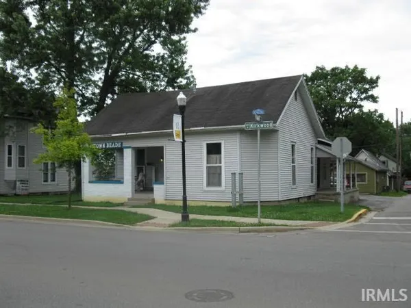 $850 | 521-3 West Kirkwood Avenue, Bloomington, IN 47404